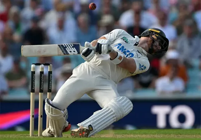  Blundell and Phillips Lead New Zealand Recovery Against England